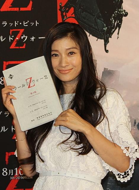 ブラピの妻役の声優を務める篠原涼子