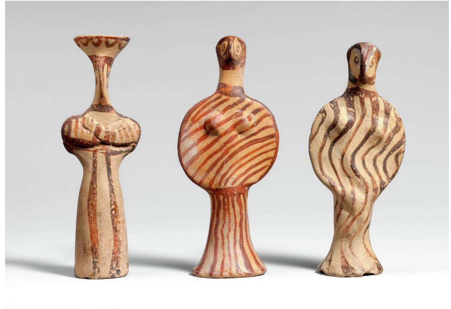 Fig. 11. Details of dress: tau and phi figurines, courtesy of the Metropolitan Museum of Art, New York.  At first glance, it appears there is little detail on the figurines; however, the lines of paint over the bodies draw attention to their clothing, as do the body form, and some applied features. These details of clothing allow us to explore how Mycenaean gender was embodied, specifically how being a woman was performed. Femaleness was re- presented by long robes, which covered the entire body, and seemingly static (seated or standing) posture. All three types wear robes, reaching down to the floor, hiding their legs and feet. The robes of the tau fig- urines (Fig. 11) fall straight and appear heavy, suggesting a thick and weighty woolen garment. The upper body of the tau figurine was  Personal adornment might be indicated by dotted lines or bands of paint around the neck, which seem to represent a beaded necklace: this is attested from earliest naturalistic figurines through to the latest psi figurines (cf. French, 1971). Beads of semi-precious stone (carnelian, agate, rock crystal, and amber) and relief beads of blue glass and gold, many belonging to necklaces and bracelets, are attested in various contexts throughout the Mycenaean world. These are most commonly found in tombs, but also in foundation deposits, cult places, and as stray 