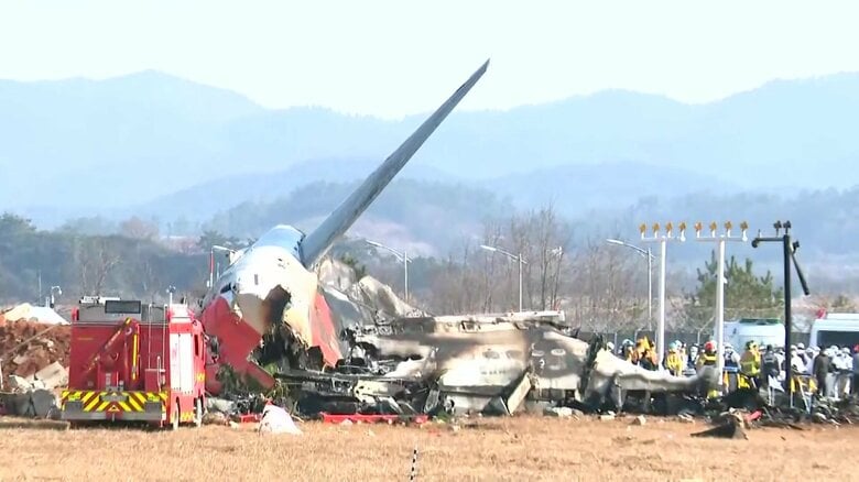 韓国南西部の空港で旅客機着陸失敗し炎上しこれまでに176人死亡　韓国メディア「バードストライク」原因か　専門家「機体トラブル」の可能性指摘　｜FNNプライムオンライン