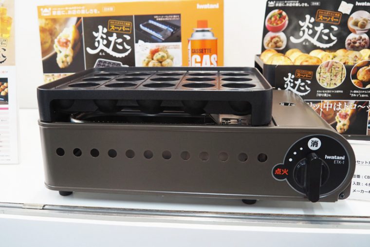 ↑自宅で手軽にたこ焼きが作れる「スーパー 炎たこ CB-ETK-1」。たこ焼きプレートに「切り溝」が付くことで、たこ焼きを焼くのがさらに簡単になりました