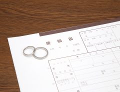 ９割以上が夫姓を選ぶ中…　夫が妻の名字に変えた理由に「素敵」「新しい」