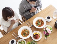 夫「いつから料理好きなの？」妻「いや、料理嫌いだよ」　２人のやり取りにキュン！