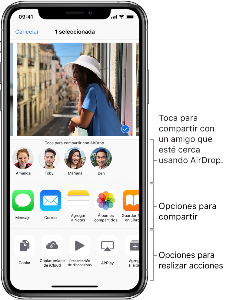 La pantalla para compartir con AirDrop. En la parte superior se encuentran fotos para seleccionarlas y compartirlas. Debajo hay personas con las que puedes compartir mediante AirDrop. La siguiente fila muestra opciones para compartir, incluidas Mensajes, Mail, Álbumes compartidos y más. La fila inferior muestra otras acciones, incluidas Copiar, Presentación de diapositivas y AirPlay.