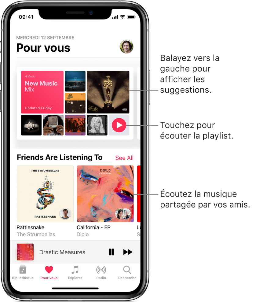 L’écran Pour vous affichant la playlist Nouveautés en haut. Un bouton Lecture apparaît en bas à droite de la playlist. En dessous se trouve la section Musique qu’écoutent vos amis ; elle présente deux pochettes d’album.