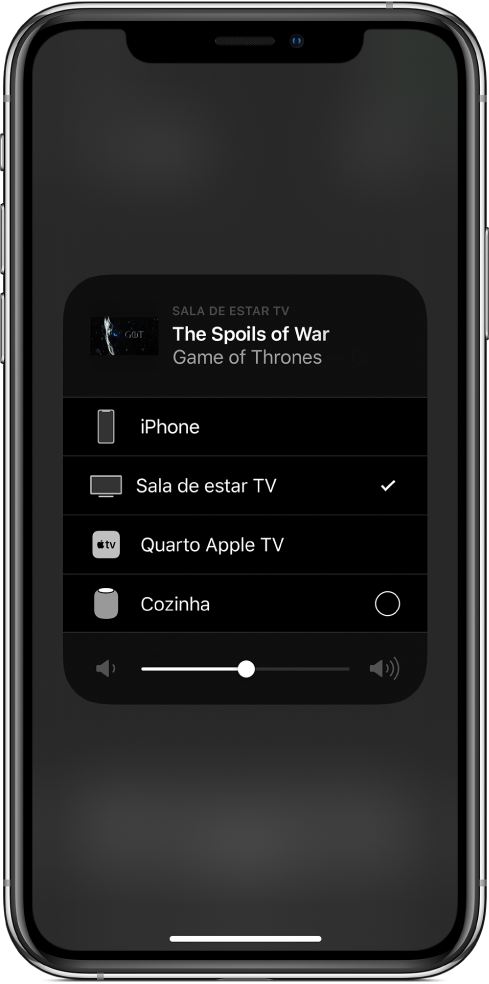  Uma janela de AirPlay está aberta e mostra o título de um episódio de um programa de TV. Por baixo é apresentada uma lista de dispositivos AirPlay. Está selecionada a TV da sala. Na parte inferior da janela, existe um nivelador de volume.