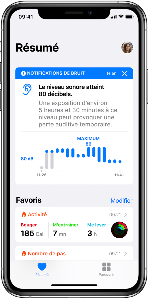 Écran de résumé affichant une notification de bruit en haut, avec les résumés des deux favoris ci-dessous : Activité et Nombre de pas.