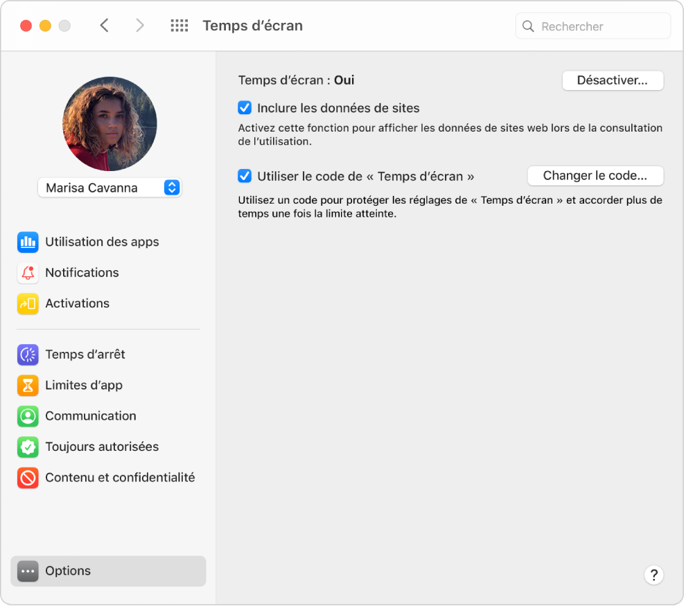 Sous-fenêtre des options de « Temps d’écran » avec « Temps d’écran » activé. Les options « Inclure les données de sites » et « Utiliser le code de Temps d’écran » sont sélectionnées.