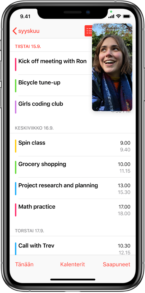 Näyttö, jossa näkyy FaceTime-keskustelu oikeassa yläkulmassa ja Kalenteri-appi täyttää muun osan näytöstä.