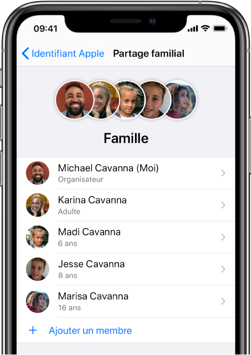 Écran Partage familial dans Réglages. Cinq membres de la famille sont listés et « Ajouter un membre » est affiché au bas de l’écran.