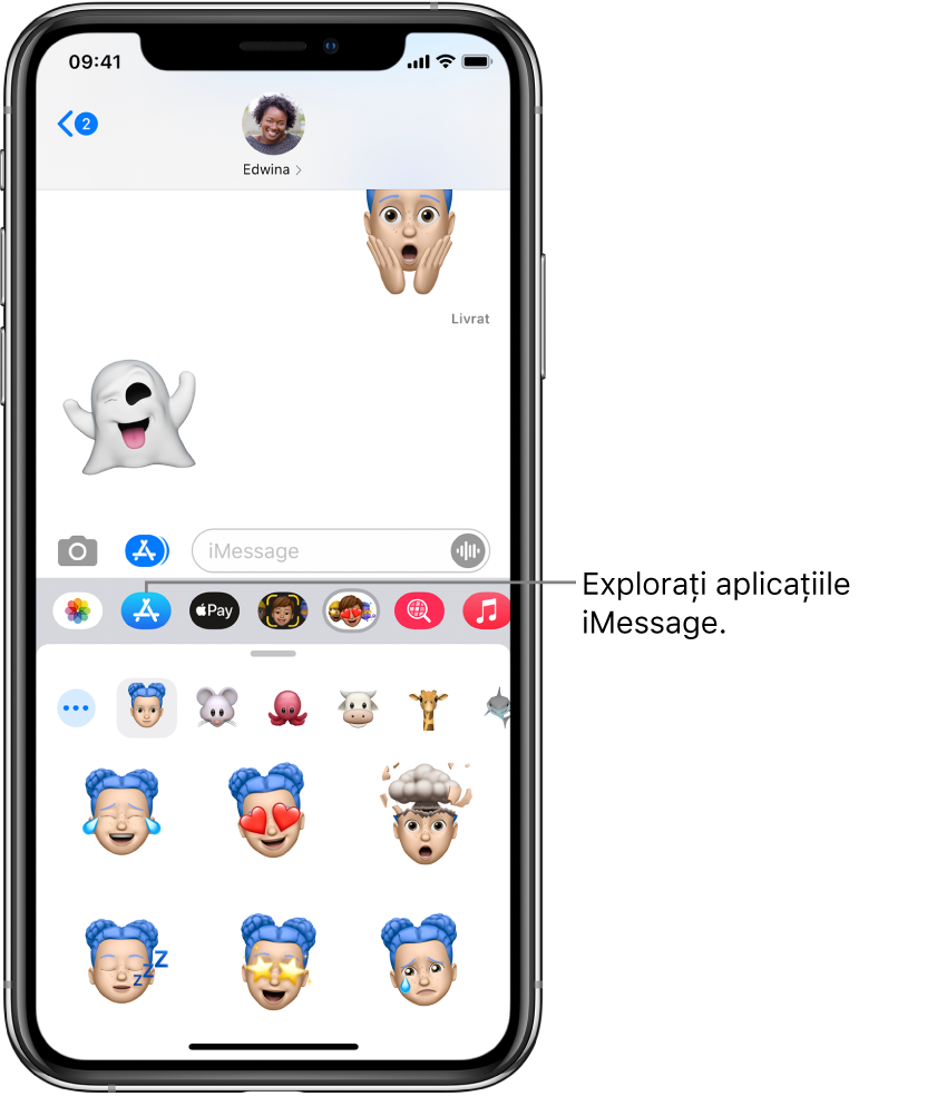 O conversație Mesaje, având selectat butonul Browser de aplicații iMessage. Panoul de aplicații deschise afișează abțibilduri cu fețe zâmbitoare.