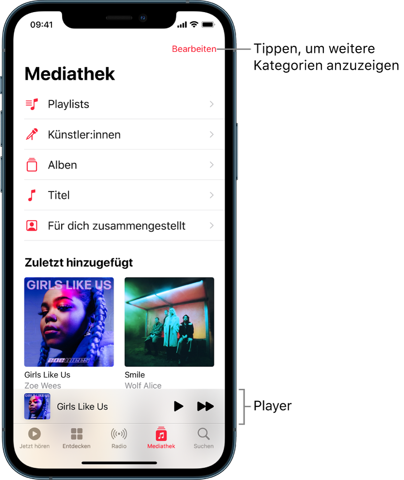 Der Bildschirm „Mediathek“ mit einer Liste der Kategorien „Playlists“, „Künstler:in“, „Alben“ und „Musiktitel“. Die Überschrift „Zuletzt hinzugefügt“ wird unter der Liste angezeigt. Der Player mit dem Titel des aktuellen Musiktitels und den Tasten „Wiedergabe“ und „Nächster Titel“ unten.