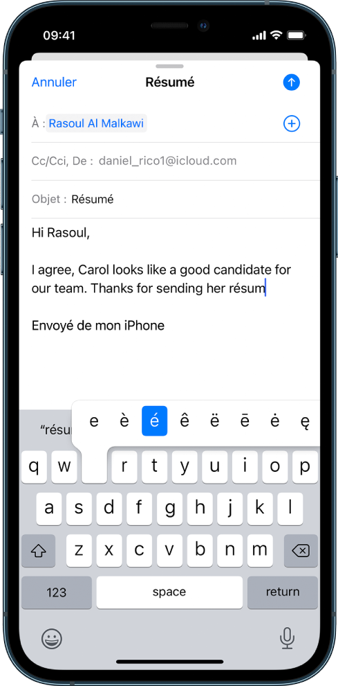 Écran affichant un e-mail en cours de rédaction. Le clavier est ouvert avec d’autres caractères accentués qui s’affichent lorsque vous maintenez enfoncée la touche E.