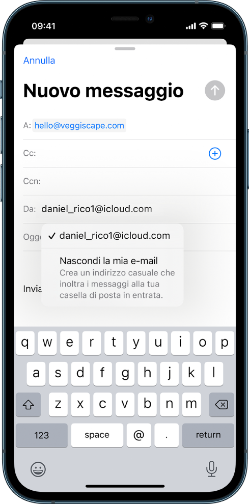La bozza di un'e-mail in fase di composizione. Il campo Da è selezionato con due opzioni elencate sotto: un indirizzo e-mail personale e “Nascondi la mia e-mail”.