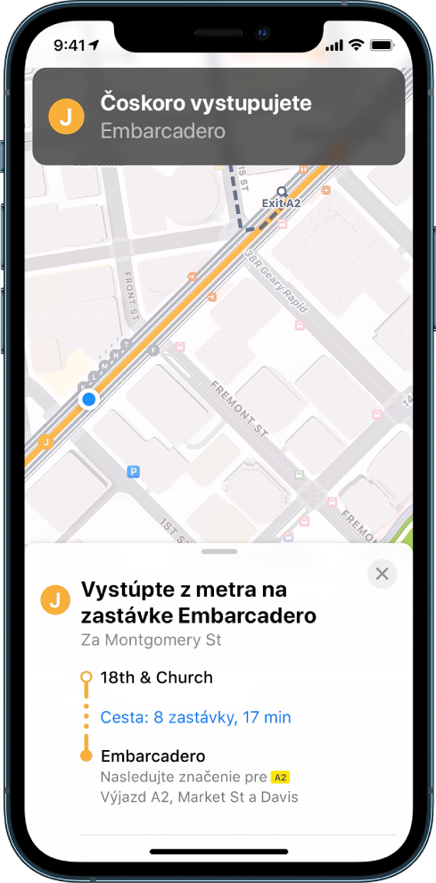 Mapa sa zobrazenou trasou verejnou dopravou a hlásením, že máte čoskoro vystúpiť.