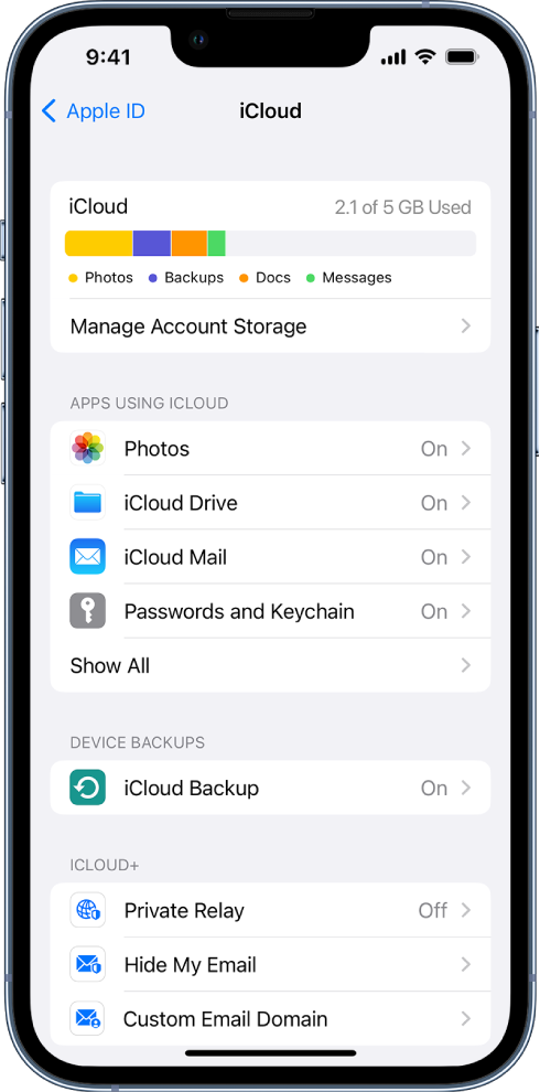 The iCloud settings screen showing the iCloud storage meter and a list of apps and features, including Mail, Contacts, and Messages, that can be used with iCloud.