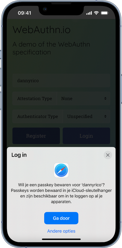 In de onderste helft van het iPhone-scherm staat de optie om met passkeys op een website in te loggen. Er is een knop 'Ga door' om een passkey te bewaren, en een knop 'Andere opties'.