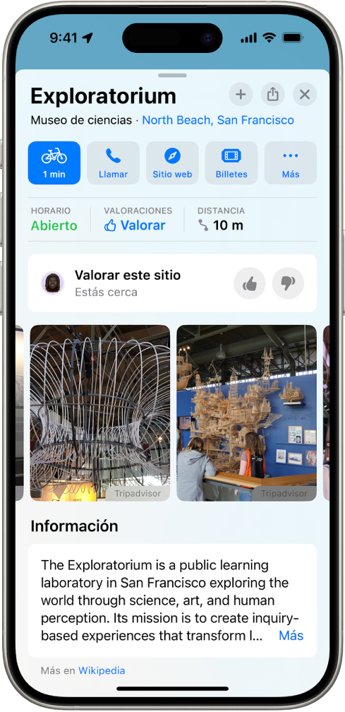 Tarjeta de información de un museo que muestra si está abierto, las valoraciones, una descripción, fotos y botones para llamar, ir a su sitio web o comprar entradas.