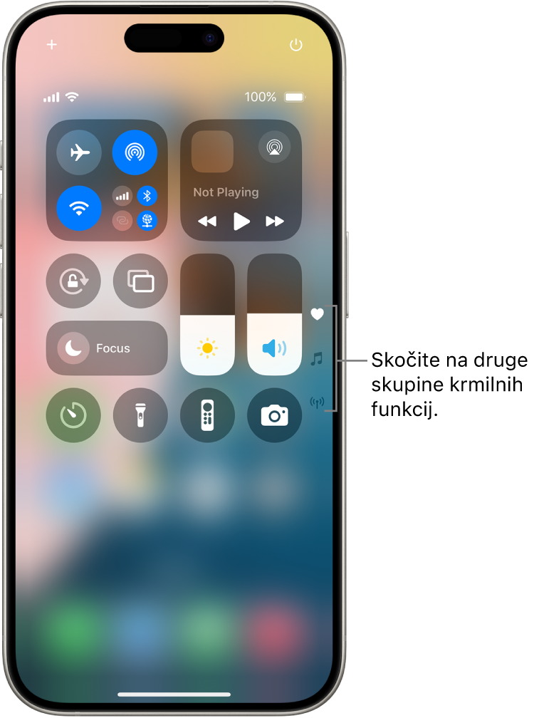 Nadzorni center odprt na zaslonu iPhona z ikonami na desni strani za ogled drugih skupin krmilnih funkcij.