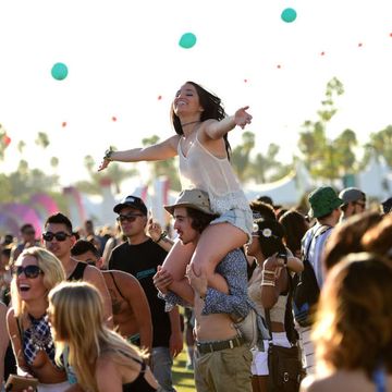 Eyewear, Hair, Arm, Crowd, People, Mammal, Happy, Summer, Hat, Party supply, 