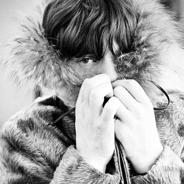 Style, Fur clothing, Jacket, Animal product, Natural material, Street fashion, Fur, Photographer, Nail, Parka, 