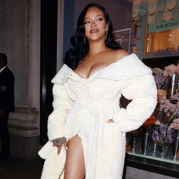 rihanna walks on sidewalk