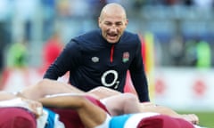 Steve Borthwick roars at his players at a scrum in training