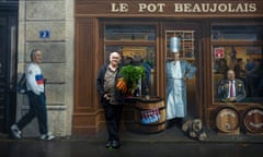 Bill Buford, writer, and founder of Granta Magazine, shops on his favourite market in Lyon. Buford has been living in the French city of Lyon for two years, and is learning how to cook French food. Photo by Ed Alcock for the Observer Food Monthly Photo (c) Ed Alcock 5/11/2010