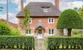 Cosy Yew Tree Cottage in Potterne, Wiltshire