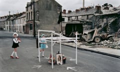 Street Street memorial on Lecky Road, Derry, 1971. All images © estate of Akihiko Okamura