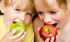 Children eating apples