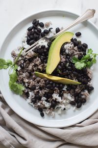 BLACK BEANS AND RICE | Sandra Valvassori