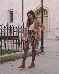 Manon 🧸 on Instagram: "Un look avec mes couleurs préférées pour la saison 🍁🍂 Et vous, vous préférez porter quelles couleurs ? ♡ Je porte une jupe et un blazer #sezane Un pull en cachemire de la marque @hircus Des boots @m.moustache et un sac @polene_paris Douce journée ✨ . . . #tenue #tenuedujour #ootd #outfit #outfitinspiration #look #lookdujour #streetlook #mgch_ #sezane"