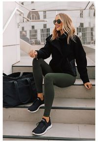 How to Stay Motivated with Working Out #athletic #casual #outfits #spring #athleticcasualoutfitsspring Lululemon's 2019 Black Friday sale is a perfect time to stock up on workout gear that will help you stay motivated to work out during this holidays! Buy these activewear favorites for yourself, or anyone on your Christmas list.