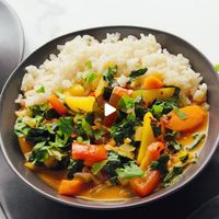 Cookie and Kate on Instagram: "This Thai red curry recipe is so easy to make at home! 💁🏻‍♀️✨️It’s warm, comforting, and perfect for cool days. It’s a little rich, too, but so full of vegetables that it doesn’t feel too indulgent. Feel free to change up the vegetables and skip the kale if you want a more traditional Thai curry.✨️⁠
⁠
Thai Red Curry recipe on the blog at cookieandkate.com. Link in bio @cookieandkate.⁠
⁠
#cookieandkate #vegetarian #curry #thairedcurry #dinner #healthyrecipe #comfortfood #realfood #huffposttaste #easyrecipe #feedfeed⁠
⁠"