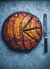 Caramelized banana upside-down cake