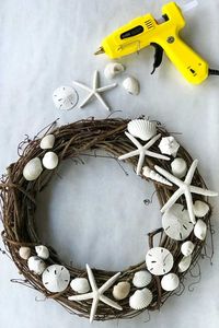 Looking for an easy DIY wreath to add to your beach decor? This shell wreath beach craft project is so simple to make that you can create your seashell wreath on a weekend or in an afternoon. 