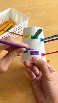 Have a toddler at home? Keep your toddler busy with this fun colour matching and fine motor skill learning toy! Grab a paper cup and make one today. 😉 👉🏻 Recommended for 2 to 4 years old