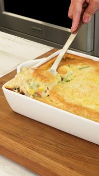 We’ve been seeing Chicken Cobbler pop up in our feeds, and we decided to make it our way: quick & easy. If you’re a fan of chicken pot pie, you will LOVE this cobbler! 🍗🥕🫛