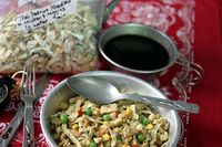 Instant Meal-On-The-Go | Thai Peanut Noodles with Chicken & Vegetables