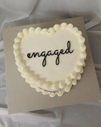 16 Distinctive Engagement Cake Concepts For A Memorable Engagement Occasion.- #Cake #Engagement #Ideas #Memorable #Party #Unique Check more at https://howcandothis.com/weddingideas/16-distinctive-engagement-cake-concepts-for-a-memorable-engagement-occasion/