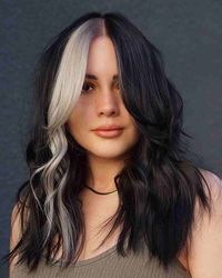 In the search for the trendiest black and blonde hair colors that might change your life? We're sure that you can pull off this black and blonde color block! It's time for a change. Get that unique look you've been craving. Be the trend-setter, not the follower! // Photo Credit: @hairhecker on Instagram