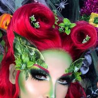 Andres Lugo on Instagram: "🎃HALLOWEEN 👻 Inspo @umathurman  #poisonivy  #hiedra  Concealer @lagirlcosmetics  Foundation @marifercosmetics  Shadow @beautycreations.cosmetics  on @bravacosmeticos  Glitter/Pigment @mizzbrushes  Lash @lashesbyesmeraldarivera  Brush @mizzbrushes  Highlither @wetnwildbeauty  Lenses @giolens_contacts  Wig @nia_wigs   #poison #ivy #halloween #makeup #hiedra #venenosa #planta #enredadera #wig #batman"