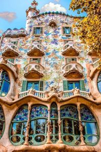 The Top 13 things to do in Barcelona Ӏ 2019 guide What are the best things to do in Barcelona on 2019? Discover the best tours and activities, popular museums, parks and the most famous sights of the capital of Catalonia.