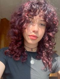 Purple curly hair #purplehair #curly #curlyhairstyle #colouredhair #purplecurlyhair #wavyhair #jewelry #grunge #purple #y2k #grungefashion