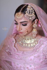 Sikh bride with pastel jewellery and jhoomer