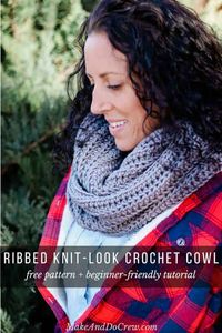 This easy, fast crochet cowl pattern looks like knitting, but it's not. Beginner friendly tutorial that you can whip up in about 3 hours!