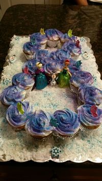 Frozen Number 8 Pull Apart Cupcake. Really easy-to-do Finally did it ;) Nyah's birthday cake