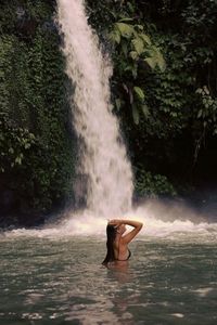 ¿Siente la tristeza del invierno? Sal de casa y vete a Costa Rica. Esta tierra posee una belleza, una fauna y una diversidad incomparables. No se arrepentirá de viajar a esta isla tropical paradisíaca. Si busca un lugar estupendo para su próxima escapada invernal, es hora de que piense en Costa Rica.