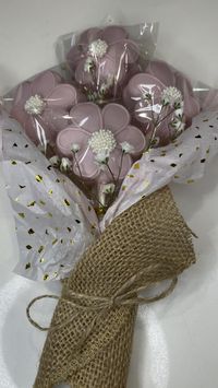 Simple and cute cake pops flower bouquet