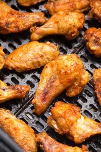 Prepare the most delicious chicken wings from frozen! These air fryer frozen chicken wings are super easy, moist, and juicy.